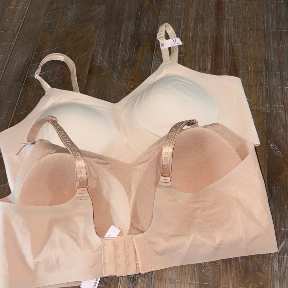 Victorias Secret Seamless bra QTY 2 PRICE FIRM
